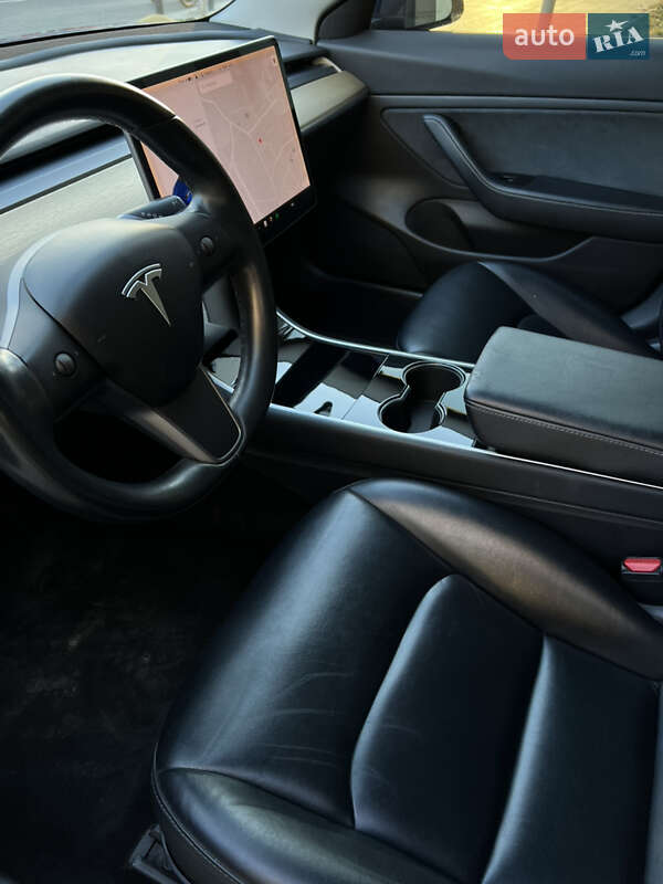 Седан Tesla Model 3 2019 в Львові
