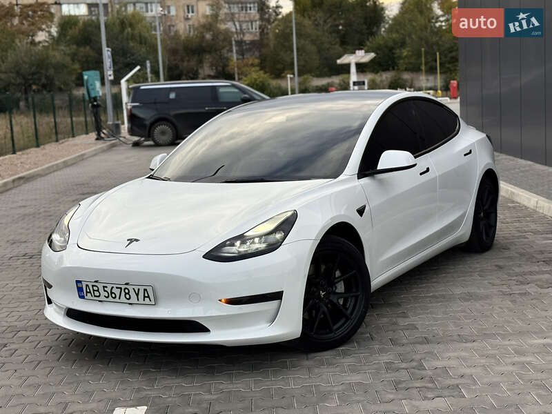 Седан Tesla Model 3 2022 в Кривом Роге
