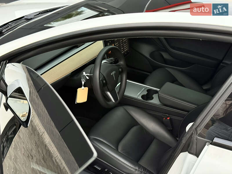 Седан Tesla Model 3 2022 в Кривом Роге
