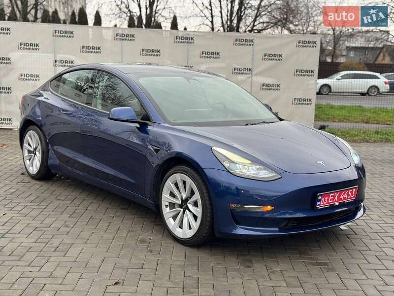 Седан Tesla Model 3 2022 в Луцке