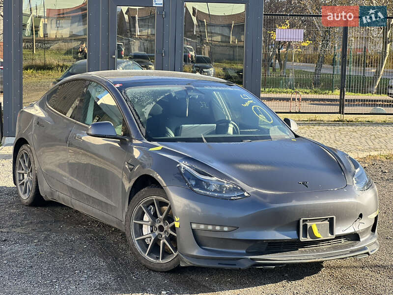 Tesla Model 3 2021