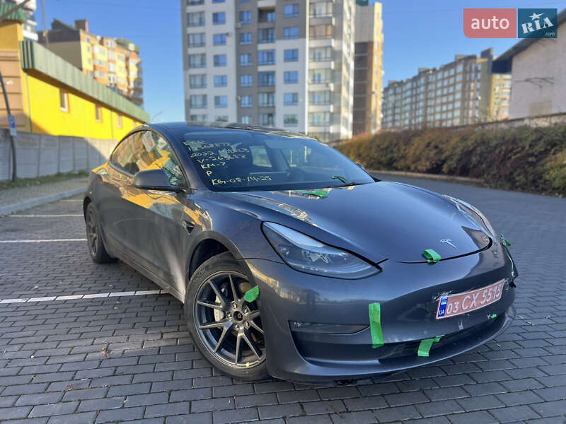 Седан Tesla Model 3 2022 в Луцьку