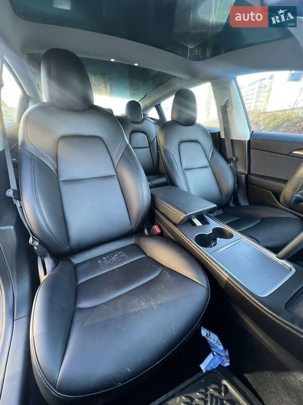 Седан Tesla Model 3 2022 в Луцьку