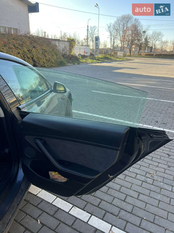 Седан Tesla Model 3 2022 в Луцьку