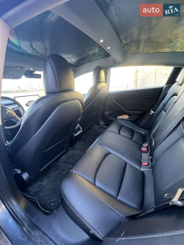 Седан Tesla Model 3 2022 в Луцьку