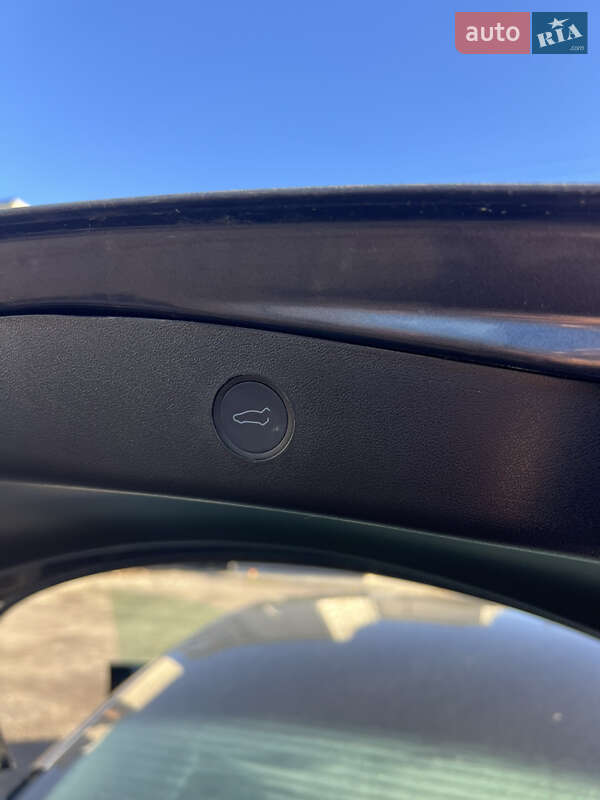 Седан Tesla Model 3 2022 в Луцьку