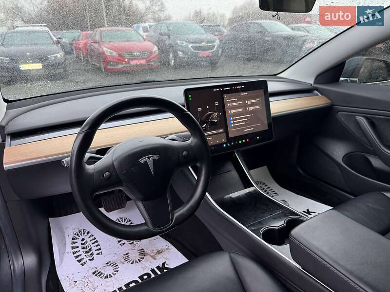 Седан Tesla Model 3 2018 в Луцьку