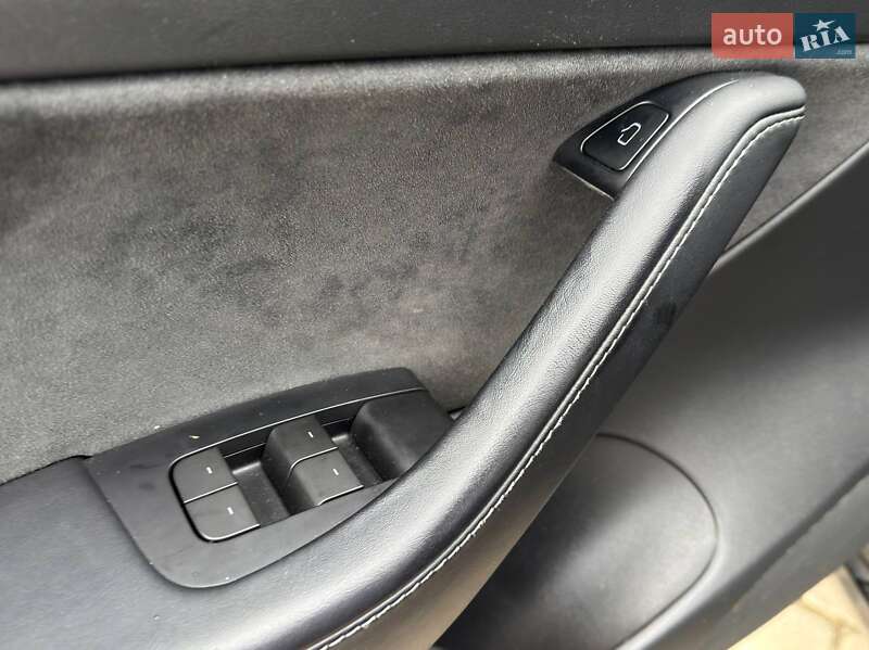 Седан Tesla Model 3 2022 в Львові