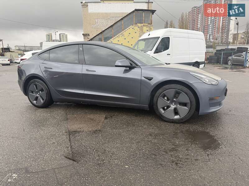 Седан Tesla Model 3 2022 в Киеве