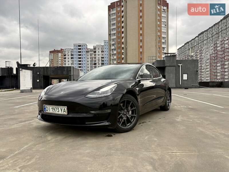 Седан Tesla Model 3 2019 в Киеве