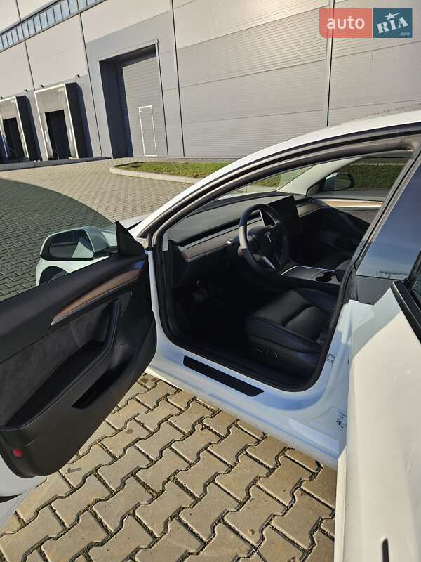 Седан Tesla Model 3 2023 в Ивано-Франковске