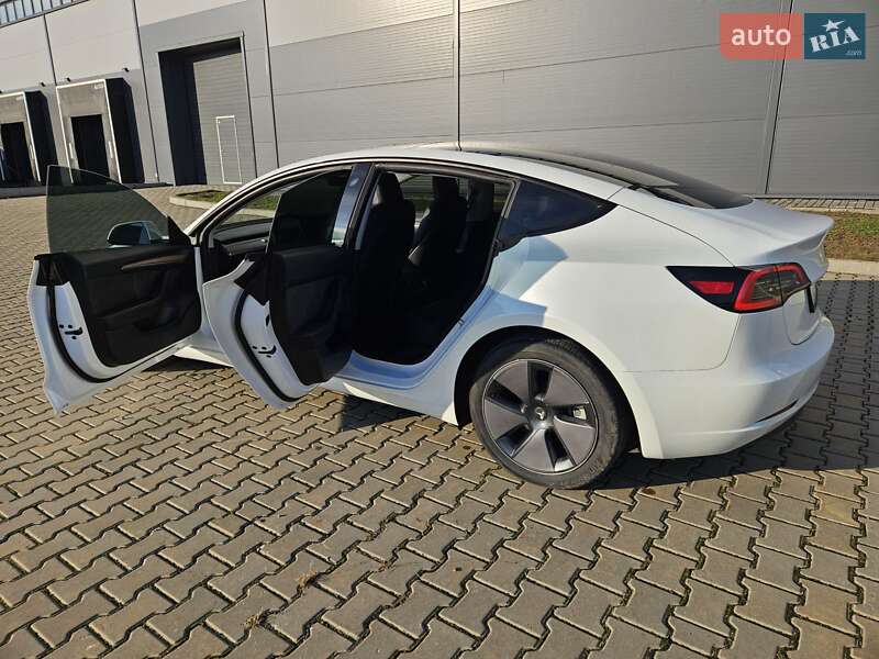 Седан Tesla Model 3 2023 в Ивано-Франковске