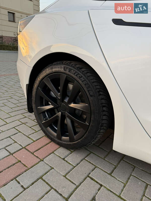 Седан Tesla Model 3 2021 в Золочеве