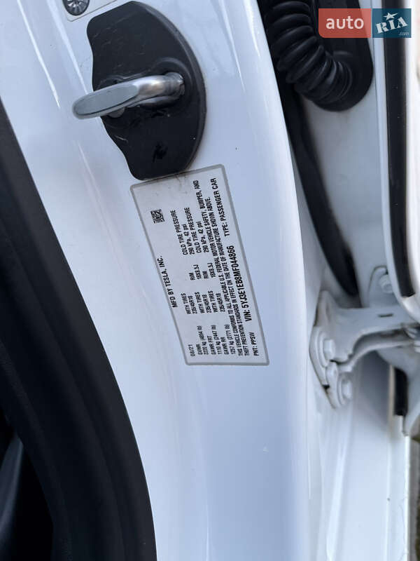 Седан Tesla Model 3 2021 в Золочеве