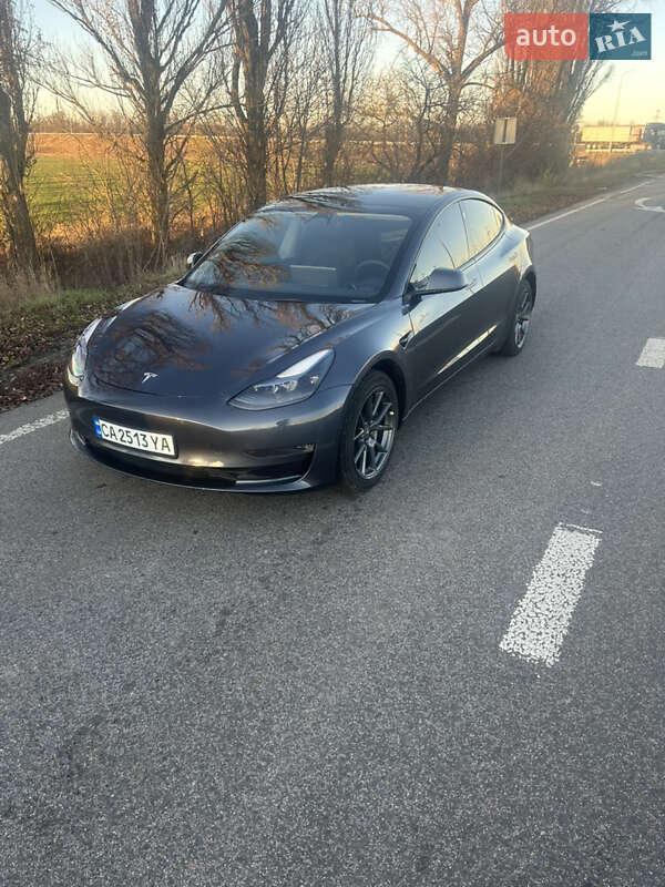 Седан Tesla Model 3 2022 в Черкасах