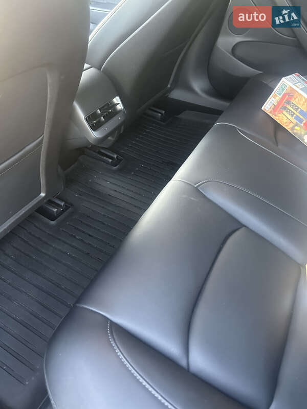 Седан Tesla Model 3 2022 в Черкасах