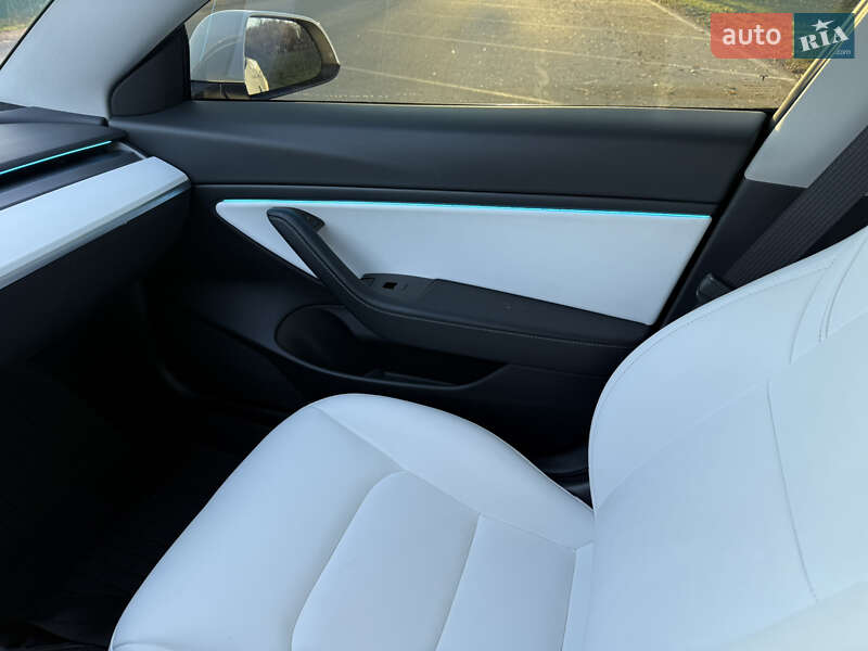 Седан Tesla Model 3 2020 в Ивано-Франковске