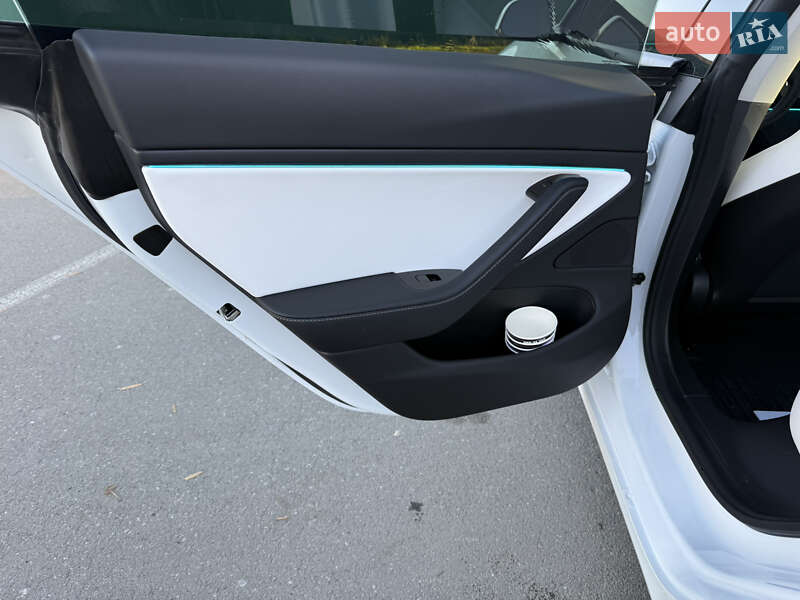 Седан Tesla Model 3 2020 в Ивано-Франковске