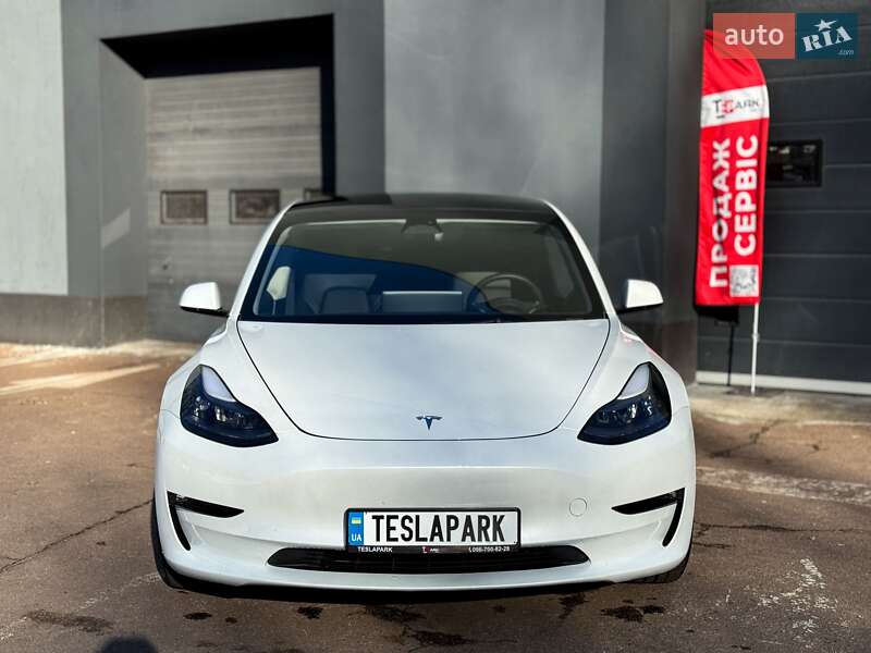 Седан Tesla Model 3 2023 в Києві