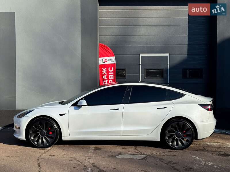 Седан Tesla Model 3 2023 в Києві