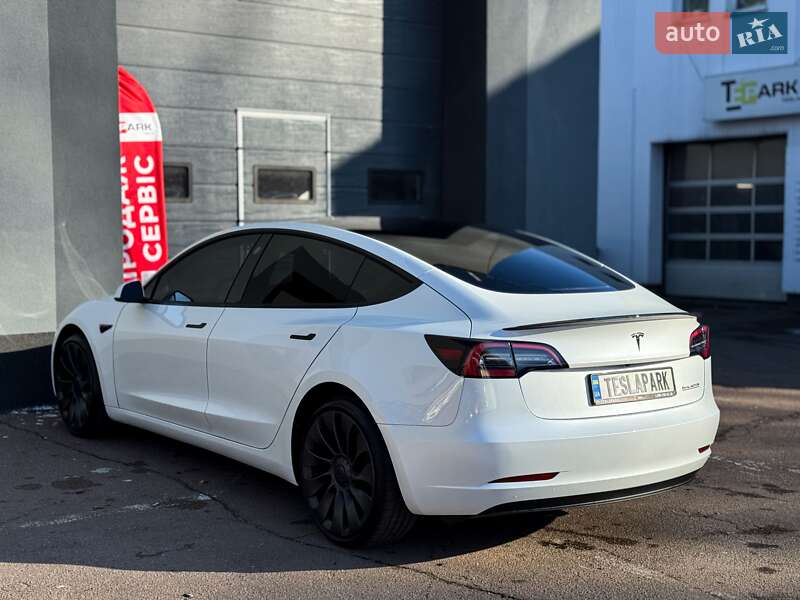 Седан Tesla Model 3 2023 в Києві