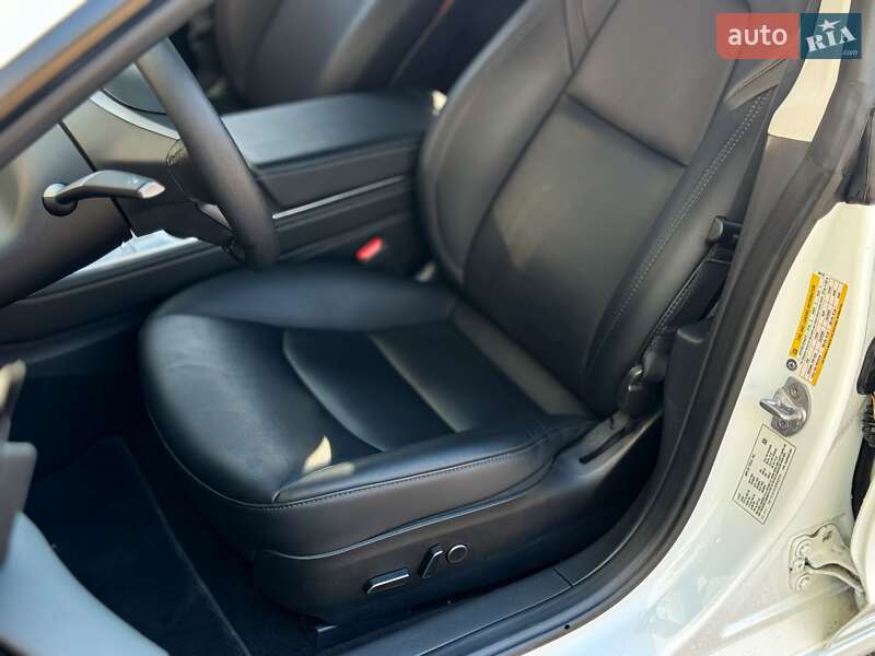 Седан Tesla Model 3 2023 в Києві