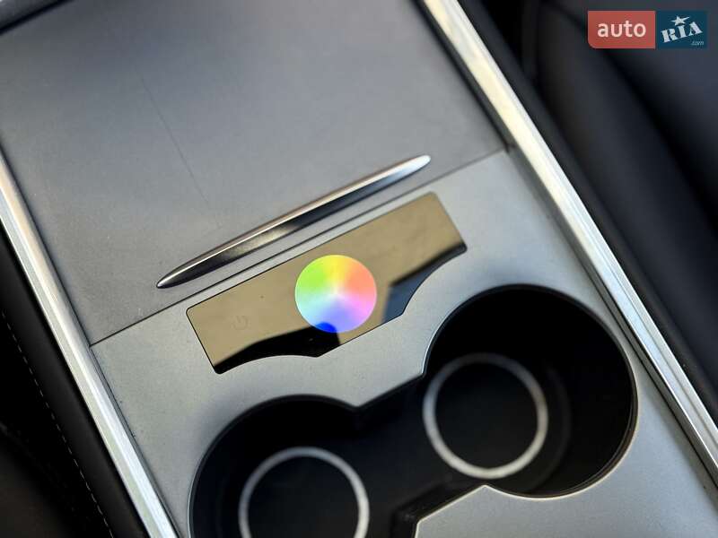 Седан Tesla Model 3 2023 в Києві