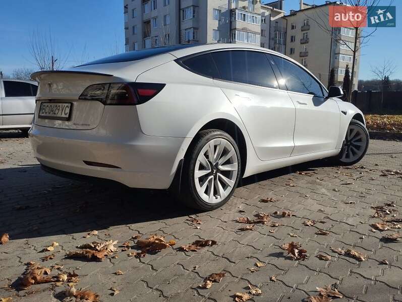 Седан Tesla Model 3 2021 в Львові