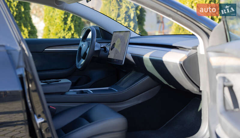 Седан Tesla Model 3 2021 в Львові