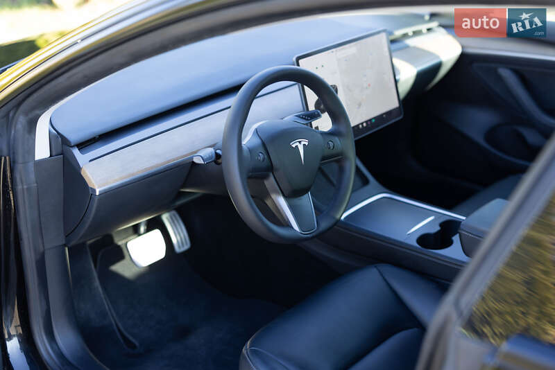 Седан Tesla Model 3 2021 в Львові