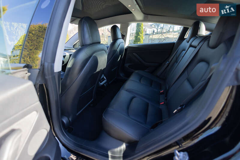 Седан Tesla Model 3 2021 в Львові