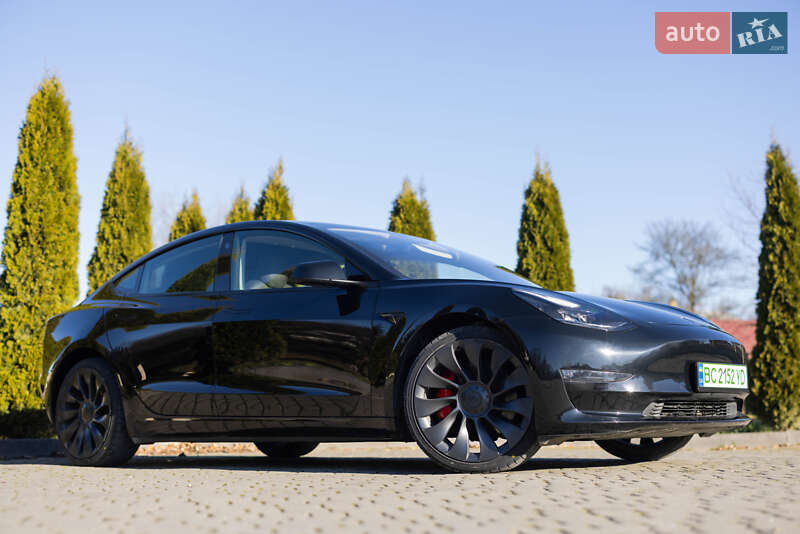 Седан Tesla Model 3 2021 в Львові