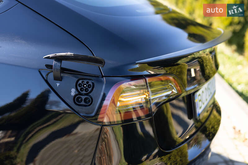 Седан Tesla Model 3 2021 в Львові