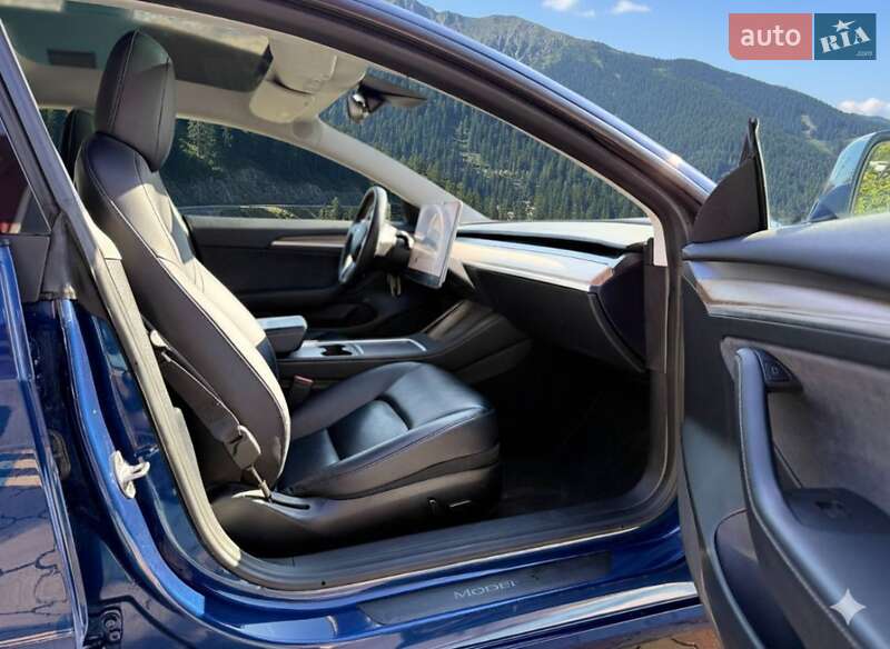 Седан Tesla Model 3 2022 в Львове