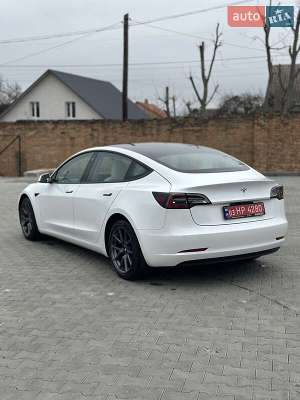 Седан Tesla Model 3 2021 в Дубно