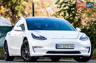Седан Tesla Model 3 2019 в Львові