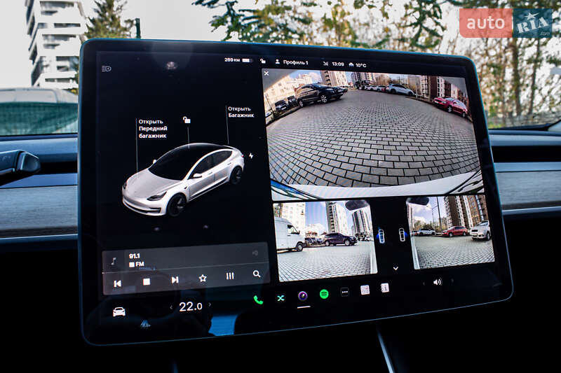 Седан Tesla Model 3 2019 в Львові