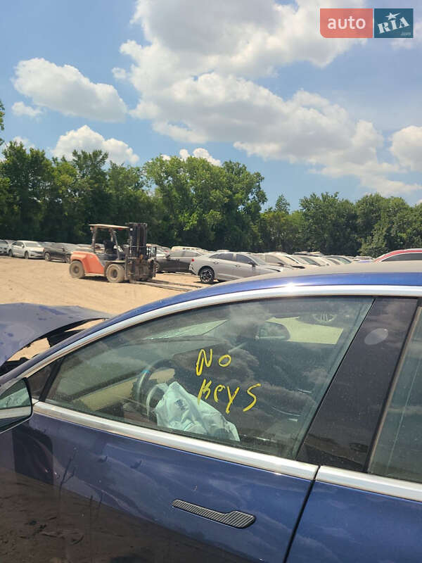 Седан Tesla Model 3 2019 в Одессе