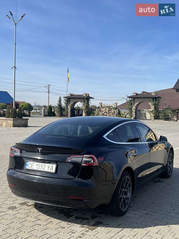 Седан Tesla Model 3 2019 в Черновцах