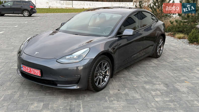 Седан Tesla Model 3 2021 в Луцьку