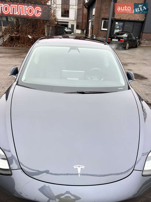 Седан Tesla Model 3 2018 в Киеве
