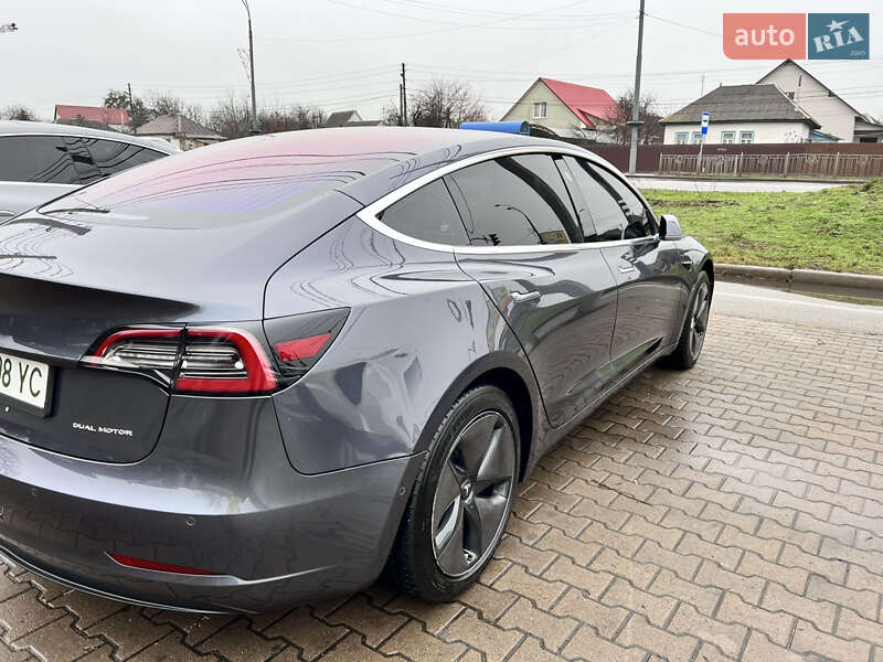 Седан Tesla Model 3 2018 в Киеве