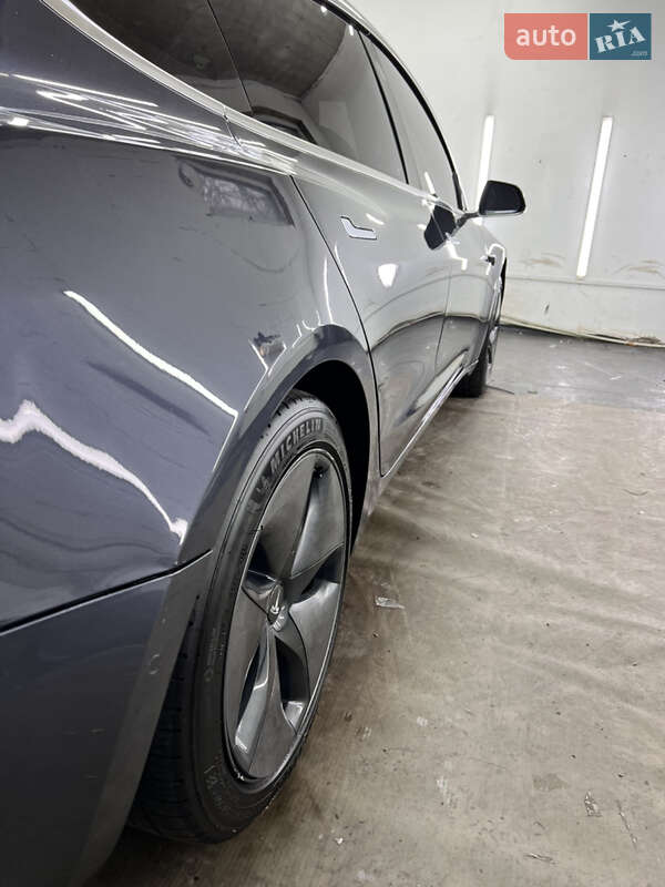 Седан Tesla Model 3 2018 в Киеве