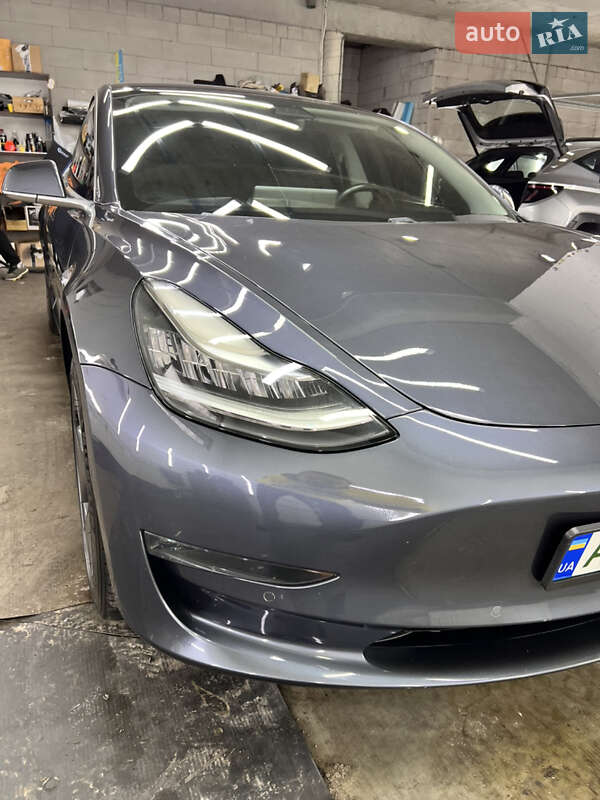 Седан Tesla Model 3 2018 в Киеве