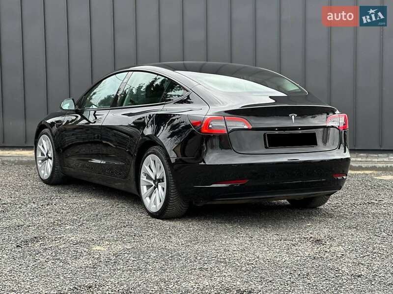 Седан Tesla Model 3 2022 в Луцке