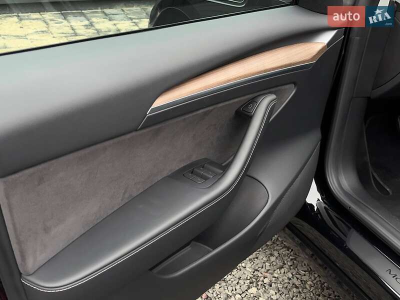 Седан Tesla Model 3 2022 в Луцке