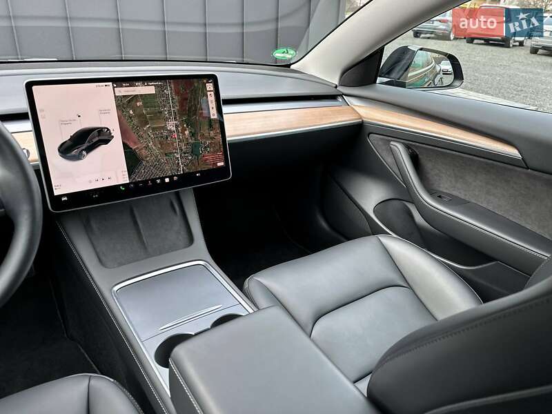 Седан Tesla Model 3 2022 в Луцке