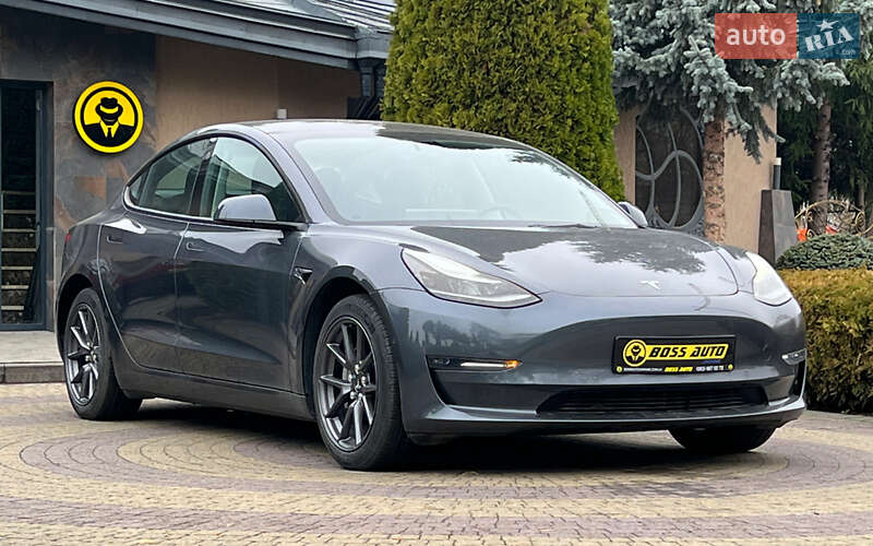 Седан Tesla Model 3 2022 в Львове