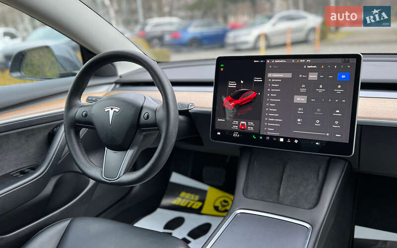 Седан Tesla Model 3 2022 в Львове