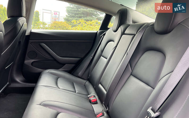 Седан Tesla Model 3 2022 в Львове